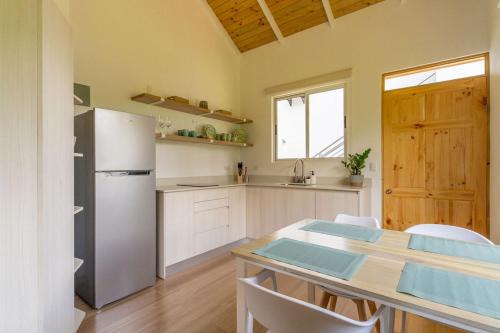 Una cocina o cocineta en Cedrela Beach Villas
