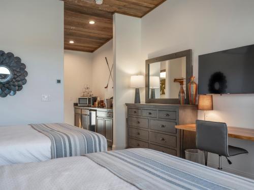 Ένα ή περισσότερα κρεβάτια σε δωμάτιο στο Pebble Bay Club Suites