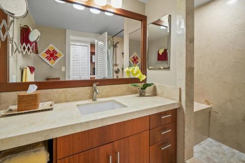 Koupelna v ubytování Ground Floor Studio 4101 at Hanalei Bay Resort, Ocean View, Pool, Tennis