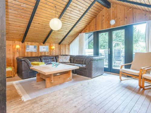 Posezení v ubytování 6 person holiday home in Ansager-By Traum