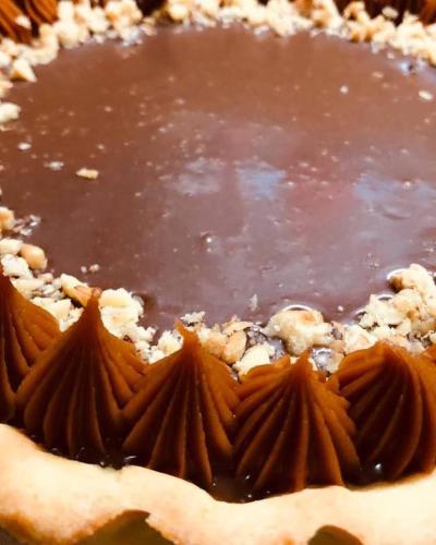 a chocolate pie sitting on top of a table at Casa Villa Alba Carpinteria in Carpintería