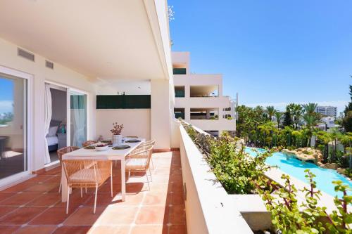 Stunning Renovated 2-bedroom in Golden Mile