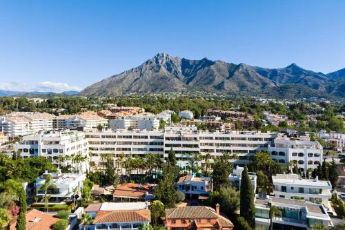 Stunning Renovated 2-bedroom in Golden Mile