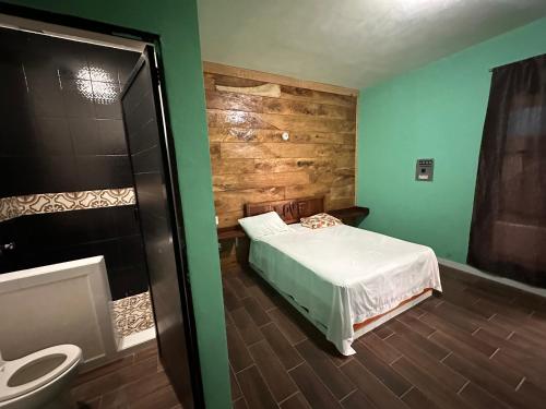 Postel nebo postele na pokoji v ubytování Auto hotel el Búho