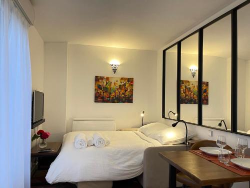 En eller flere senge i et værelse på Villa Zen