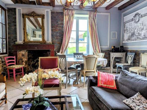 Photo de la galerie de l'établissement Luxueux gîte avec SPA, proche Château Naillac et étangs de la Brenne - FR-1-591-123, à Le Blanc