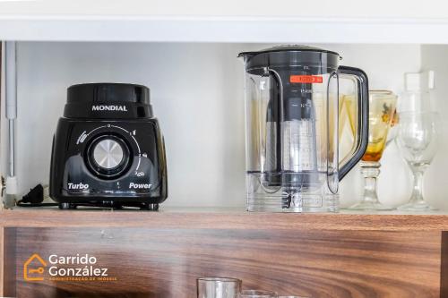 a blender sitting on top of a counter at Studio IV Bela Vista – 5min. do Metrô Liberdade in Sao Paulo