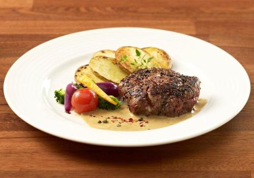 Makanan di atau berdekatan hotel