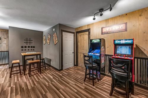 Lil Cabin in the Cove! MTN views, theater, hot tub, games, king beds, Prime Location! photo 39