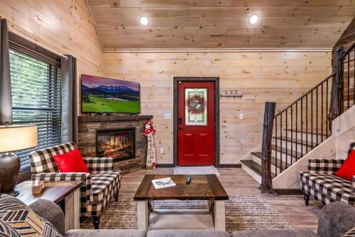 Lil Cabin in the Cove! MTN views, theater, hot tub, games, king beds, Prime Location! photo 19