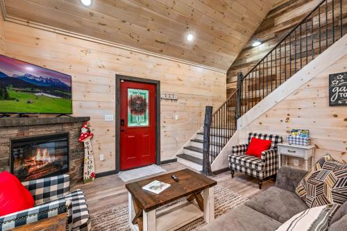Lil Cabin in the Cove! MTN views, theater, hot tub, games, king beds, Prime Location! photo 21