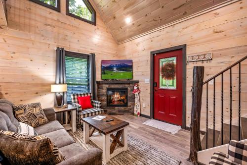 Lil Cabin in the Cove! MTN views, theater, hot tub, games, king beds, Prime Location! photo 20