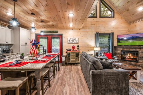 Lil Cabin in the Cove! MTN views, theater, hot tub, games, king beds, Prime Location! photo 26