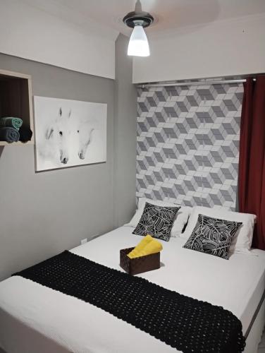 Ένα ή περισσότερα κρεβάτια σε δωμάτιο στο Milton Bandeira flat