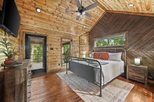 a bedroom with a bed and a ceiling fan at Meadows Edge Cabin in Broken Bow