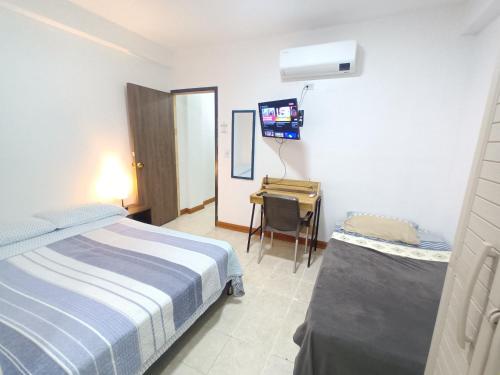 Ένα ή περισσότερα κρεβάτια σε δωμάτιο στο Habitación confortable y central a 100mts de la playa