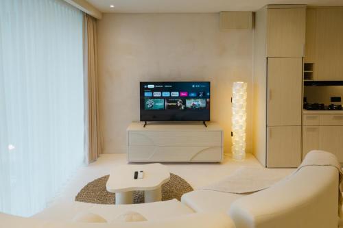 Μια τηλεόραση ή/και κέντρο ψυχαγωγίας στο New Bubble Villa