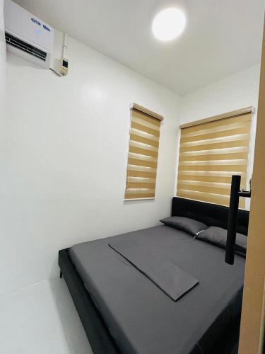 Postel nebo postele na pokoji v ubytování Kimura Staycation Pampanga