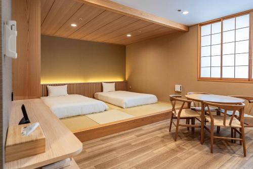 Postel nebo postele na pokoji v ubytování Kansai International Airport Hotel 11
