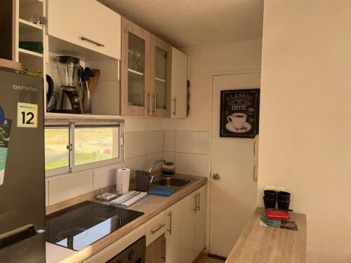 Kuchyň nebo kuchyňský kout v ubytování Bordemar, primera línea de playa