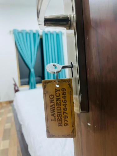 Katil atau katil-katil dalam bilik di lawang residency ladakh