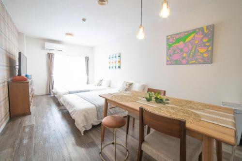 a room with a dining table and a bed at Sunny Town-サニータウン- in Osaka