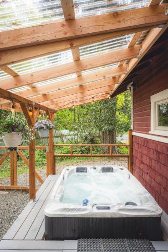 Fotografie z fotogalerie ubytování Cozy cabin on the Olympic Peninsula, Hot Tub v destinaci Port Angeles