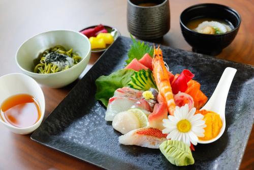 ホテルの敷地内または近くでの食事または食べ物