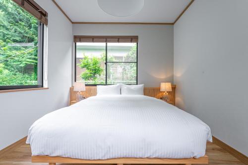 Calm villa 熱海にあるベッド
