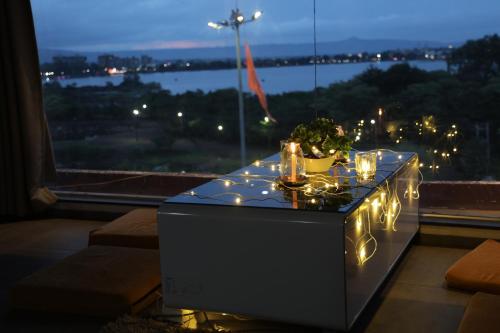 Un balcón o terraza de Siddharth Lake View Penthouse