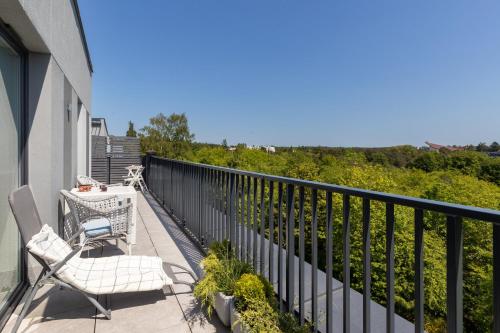 Stylish Seaside Apartment with Terrace & Parking in Jastrzębia Góra by Noclegi Renters