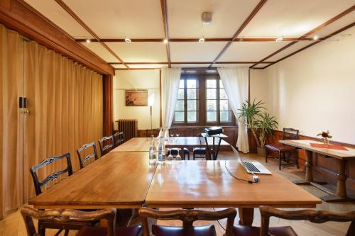 Der Geschäftsbereich oder Konferenzraum in der Unterkunft Hôtel de l'Aigle