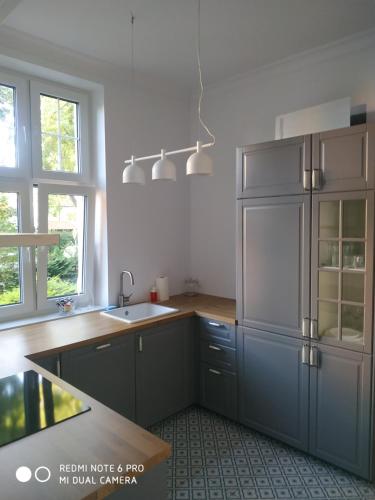 Kuchyňa alebo kuchynka v ubytovaní Apartament Sonet Mickiewicza Sopot