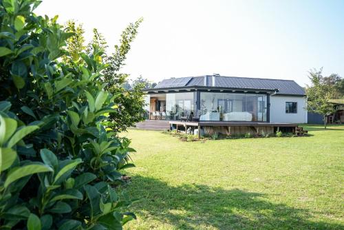 Κήπος έξω από το Upmarket modern beautiful home