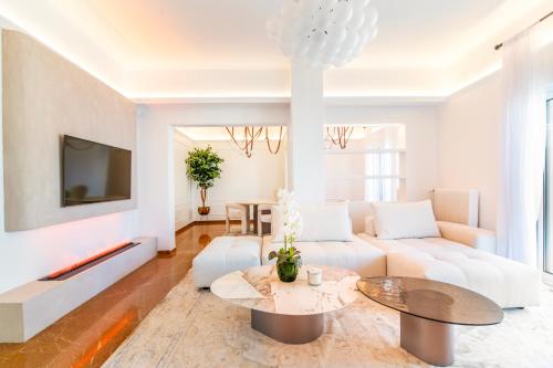 3 Level Acropolis Penthouse with Roof Garden Oasis