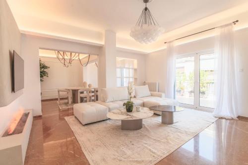 3 Level Acropolis Penthouse with Roof Garden Oasis