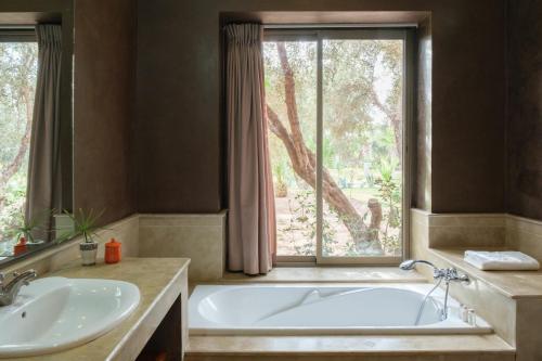 Bilik mandi di Le Clos des Oliviers