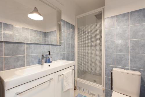 a bathroom with a sink and a shower and a toilet at Jolie Maison Proche Plage in Toulon