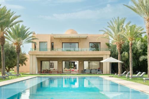 Adnaa - Modern Villa with 2 pools, sauna, hammam, tennis court & home cinema