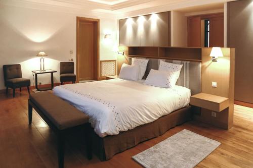 Katil atau katil-katil dalam bilik di Mexance Villa with large hosting capacity, private heated pool, Fitness and SPA