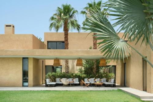 Сад в Villa BELYA