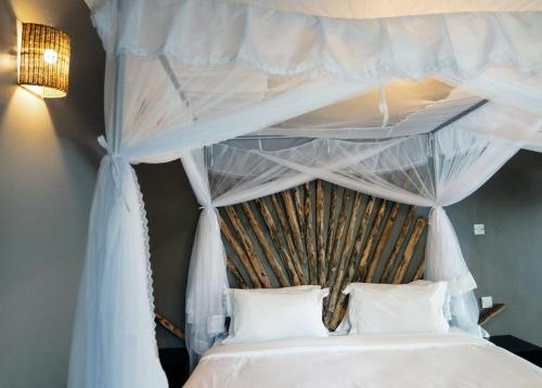 Letto o letti in una camera di Kutoka Lodge