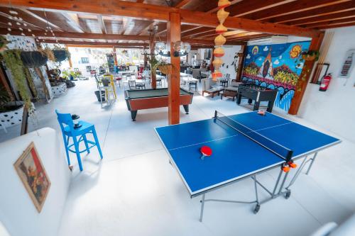 an overhead view of a ping pong table in a room at HOTELITO RURAL GA7COLORES only adult in Montaña Blanca