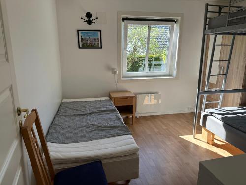 a bedroom with a bunk bed and a window at Mandal Apartment mit Möglichkeit ein Boot zu benutzen und Angeln in Mandal