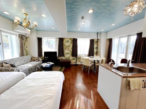 a living room with a couch and a kitchen at Ocean Villa Tin Gala in Onna