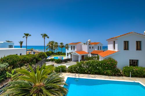 Bazén v ubytování Platzia Beach Villas nebo v jeho okolí