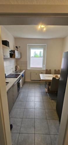 an empty kitchen with a table and a window at Private Ferienwohnung Seestadt Großräschen in Großräschen