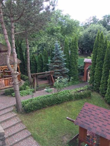 a garden with a picnic table and a tree at Red Stone in Truskavets