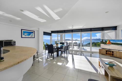 Η κουζίνα ή μικρή κουζίνα στο Ocean View Villas