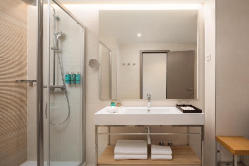 Koupelna v ubytování Aminess Laurel Khalani Hotel